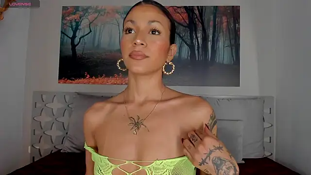 Snapshot of LunaRuso chatting on February 2025 11:19:02 PM LunaRuso online show from February 2025 11:19:02 PM