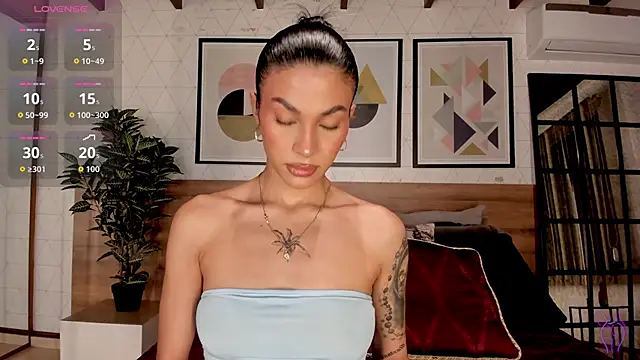 Snapshot of LunaRuso chatting on October 2025 07:55:02 PM LunaRuso online show from October 2025 07:55:02 PM