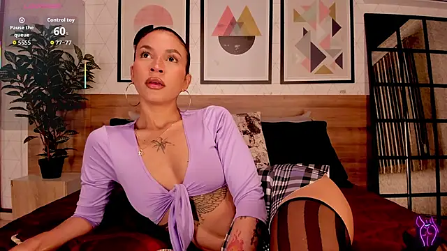 Snapshot of LunaRuso chatting on October 2025 08:05:01 PM LunaRuso online show from October 2025 08:05:01 PM