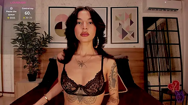 Snapshot of LunaRuso chatting on October 2025 08:10:01 PM LunaRuso online show from October 2025 08:10:01 PM