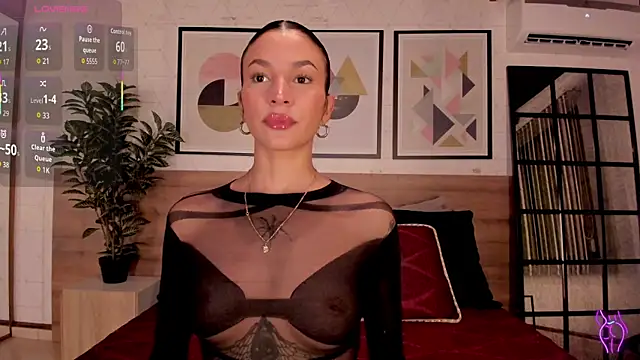 Snapshot of LunaRuso chatting on November 2025 07:47:02 PM LunaRuso online show from November 2025 07:47:02 PM