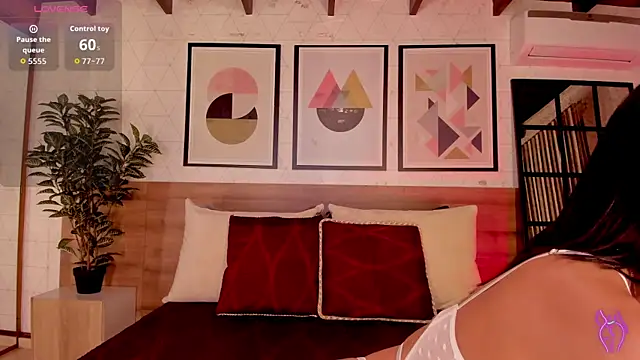 Snapshot of LunaRuso chatting on November 2025 07:57:01 PM LunaRuso online show from November 2025 07:57:01 PM