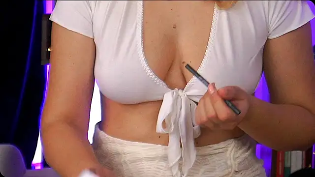 Bailey Evans online show from October 2025 04:23:02 AM