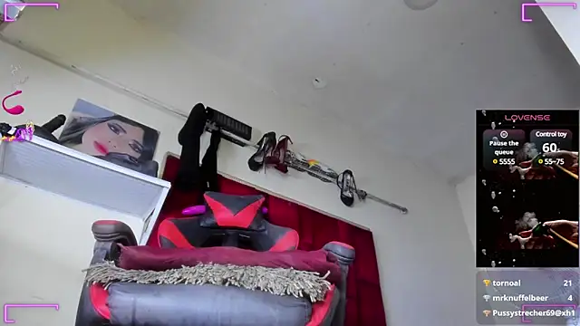 Snapshot of Trixy_star_horney chatting on March 2025 09:22:02 AM Trixy star horney online show from March 2025 09:22:02 AM