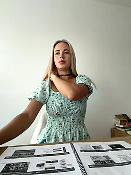 Snapshot of streetdoll chatting on October 2025 07:05:02 AM streetdoll online show from October 2025 07:05:02 AM