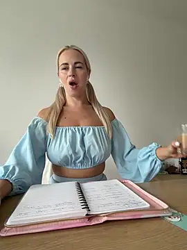 Snapshot of streetdoll chatting on October 2025 07:17:02 AM streetdoll online show from October 2025 07:17:02 AM