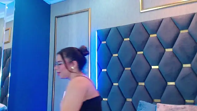 ThaniaJones online show from November 2025 12:05:01 PM