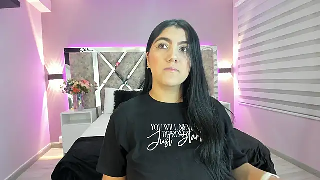 Snapshot of PaulinaDuarte chatting on December 2024 01:38:02 PM PaulinaDuarte online show from December 2024 01:38:02 PM