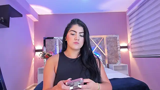 Snapshot of PaulinaDuarte chatting on January 2025 01:58:01 PM PaulinaDuarte online show from January 2025 01:58:01 PM