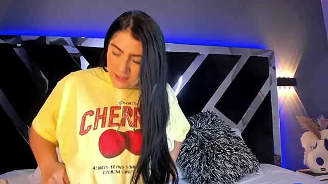 Snapshot of PaulinaDuarte chatting on February 2025 11:21:02 AM PaulinaDuarte online show from February 2025 11:21:02 AM
