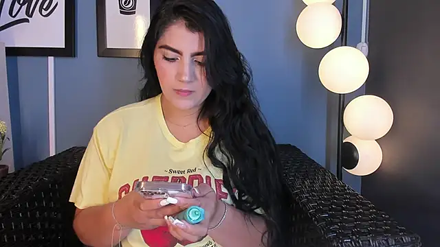 Snapshot of PaulinaDuarte chatting on February 2025 01:29:01 PM PaulinaDuarte online show from February 2025 01:29:01 PM