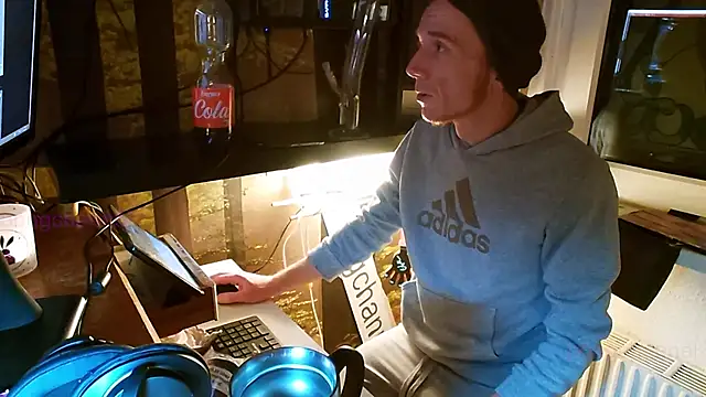 Snapshot of BongChannel chatting on January 2025 05:46:02 AM BongChannel online show from January 2025 05:46:02 AM