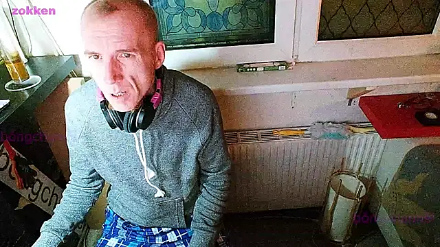 Snapshot of BongChannel chatting on January 2025 10:05:01 PM BongChannel online show from January 2025 10:05:01 PM