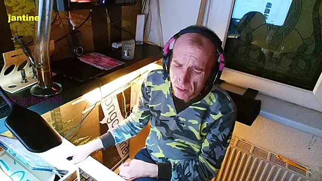 Snapshot of BongChannel chatting on January 2025 03:26:01 AM BongChannel online show from January 2025 03:26:01 AM