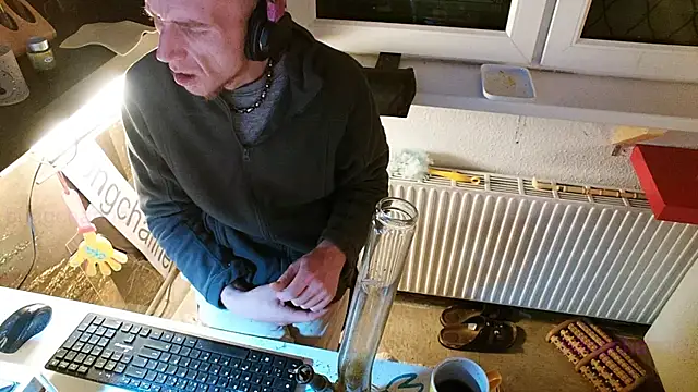 Snapshot of BongChannel chatting on January 2025 02:18:01 AM BongChannel online show from January 2025 02:18:01 AM