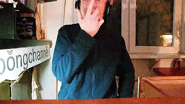 Snapshot of BongChannel chatting on January 2025 12:26:02 AM BongChannel online show from January 2025 12:26:02 AM