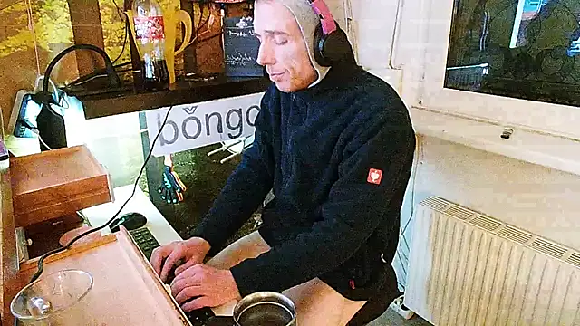 Snapshot of BongChannel chatting on February 2025 11:26:01 PM BongChannel online show from February 2025 11:26:01 PM