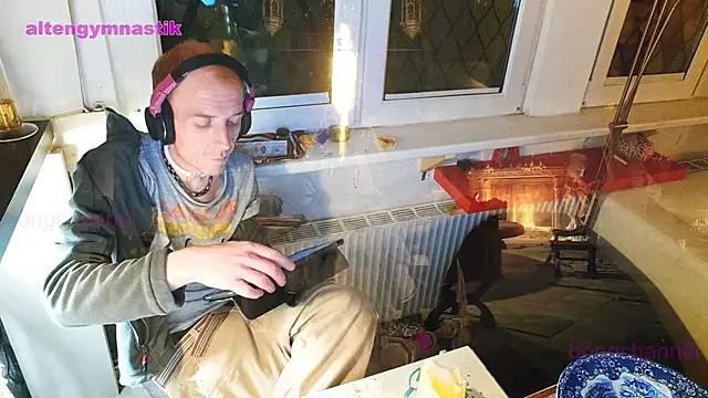 Snapshot of BongChannel chatting on March 2025 12:05:01 AM BongChannel online show from March 2025 12:05:01 AM