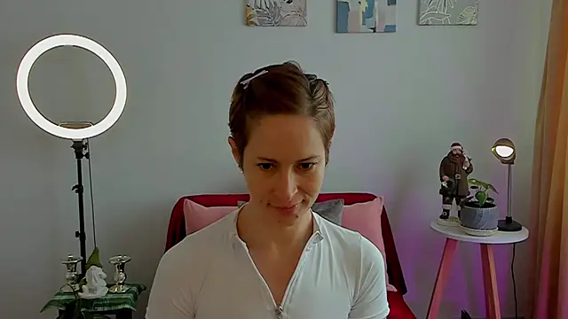 cuddlingbunny online show from December 2024 02:57:01 PM