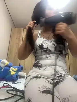 Snapshot of Isa-Jones chatting on December 2025 12:16:01 AM Isa-Jones online show from December 2025 12:16:01 AM