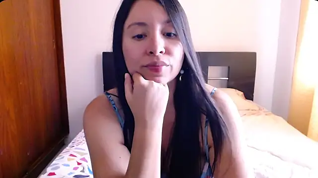 Snapshot of emely_sexx20 chatting on December 2024 06:35:02 PM emely sexx20 online show from December 2024 06:35:02 PM