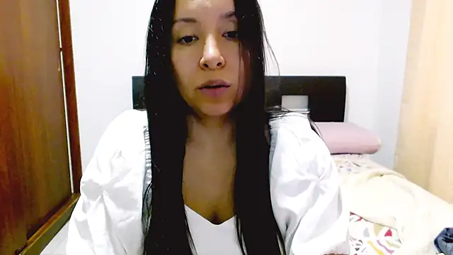 Snapshot of emely_sexx20 chatting on December 2024 10:34:02 PM emely sexx20 online show from December 2024 10:34:02 PM
