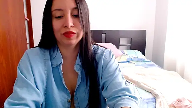 Snapshot of emely_sexx20 chatting on January 2025 07:43:01 PM emely sexx20 online show from January 2025 07:43:01 PM