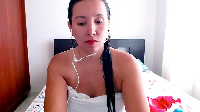 Snapshot of emely_sexx20 chatting on February 2025 02:32:01 PM emely sexx20 online show from February 2025 02:32:01 PM