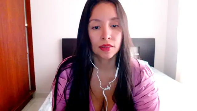 Snapshot of emely_sexx20 chatting on February 2025 06:52:01 PM emely sexx20 online show from February 2025 06:52:01 PM