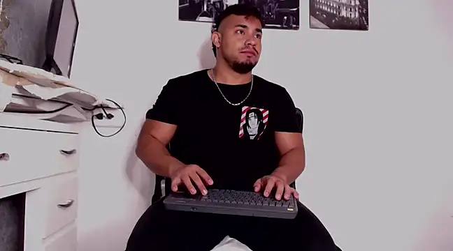 Snapshot of BrianMalonee chatting on January 2025 01:36:01 PM BrianMalonee online show from January 2025 01:36:01 PM