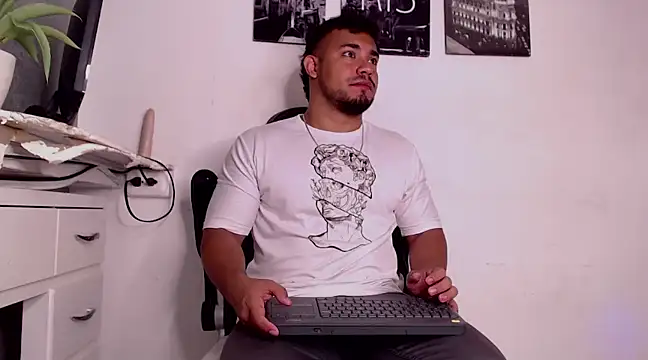 Snapshot of BrianMalonee chatting on January 2025 01:38:01 PM BrianMalonee online show from January 2025 01:38:01 PM