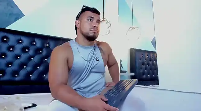 Snapshot of BrianMalonee chatting on January 2025 04:41:01 PM BrianMalonee online show from January 2025 04:41:01 PM