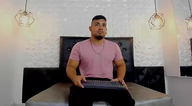 Snapshot of BrianMalonee chatting on February 2025 01:55:01 PM BrianMalonee online show from February 2025 01:55:01 PM