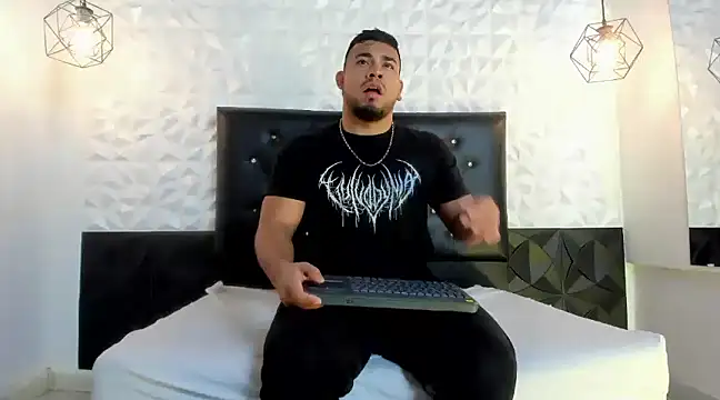 Snapshot of BrianMalonee chatting on March 2025 01:02:01 PM BrianMalonee online show from March 2025 01:02:01 PM