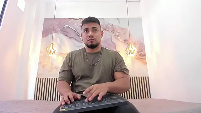 Snapshot of BrianMalonee chatting on September 2025 12:05:01 PM BrianMalonee online show from September 2025 12:05:01 PM