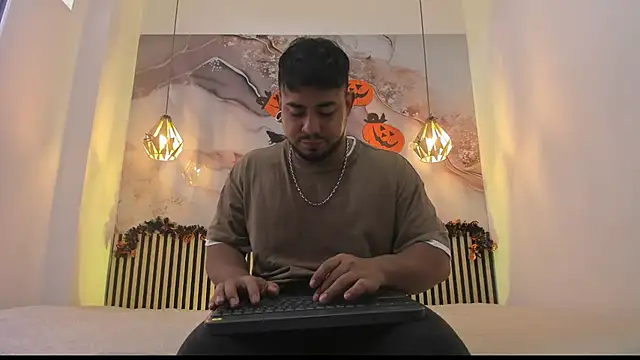 Snapshot of BrianMalonee chatting on October 2025 12:56:02 PM BrianMalonee online show from October 2025 12:56:02 PM