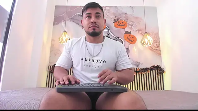 Snapshot of BrianMalonee chatting on November 2025 01:02:01 PM BrianMalonee online show from November 2025 01:02:01 PM