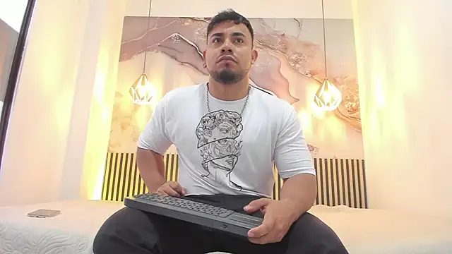 Snapshot of BrianMalonee chatting on November 2025 12:06:01 PM BrianMalonee online show from November 2025 12:06:01 PM