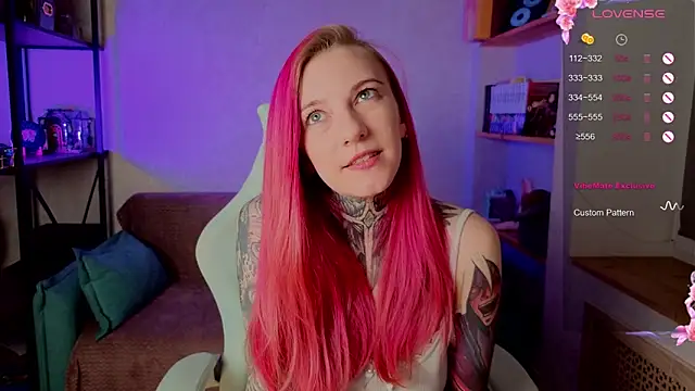 Snapshot of Roxy_____ chatting on October 2025 08:50:02 PM Roxy online show from October 2025 08:50:02 PM