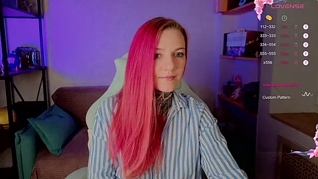 Snapshot of Roxy_____ chatting on October 2025 08:58:01 PM Roxy online show from October 2025 08:58:01 PM