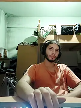 kleineid77 online show from October 2025 10:01:01 PM