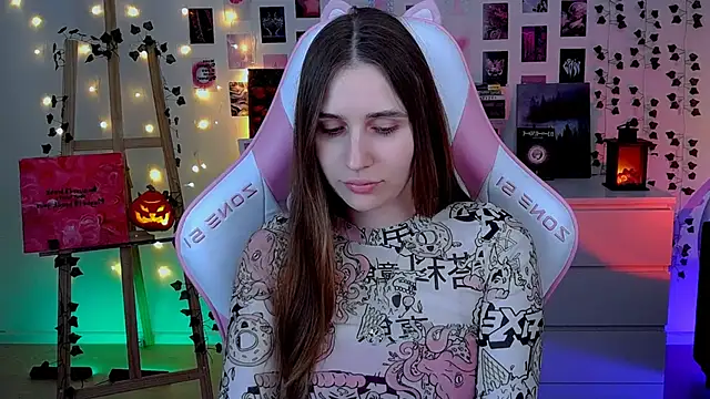 Snapshot of AliceCharmy chatting on October 2025 05:48:02 AM AliceCharmy online show from October 2025 05:48:02 AM