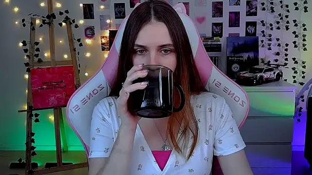 Snapshot of AliceCharmy chatting on October 2025 05:35:02 AM AliceCharmy online show from October 2025 05:35:02 AM