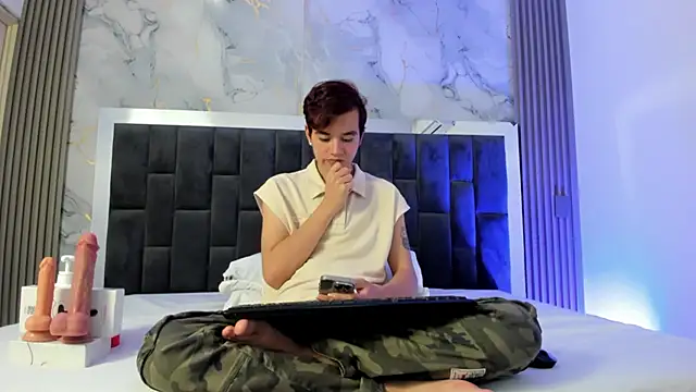 bunny maxi online show from September 2025 01:04:01 PM