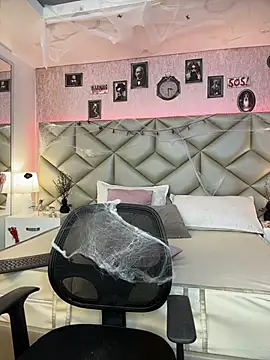 Brenda Garcia online show from October 2025 08:18:01 PM