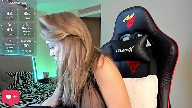 Snapshot of karimhunt chatting on October 2025 01:38:01 AM karimhunt online show from October 2025 01:38:01 AM