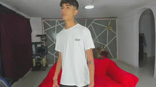 oliverhot2005 online show from January 2025 10:12:02 PM