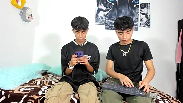 oliverhot2005 online show from March 2025 04:04:02 PM