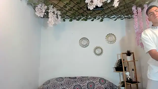 oliverhot2005 online show from September 2025 09:39:02 PM