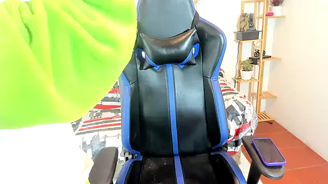 oliverhot2005 online show from October 2025 04:57:02 AM